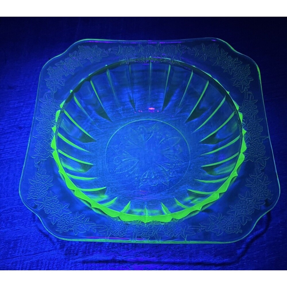 Jeannette Adam Uranium Vaseline Glass Bowl 8” Square Depression UV Glow Green - Picture 5 of 9